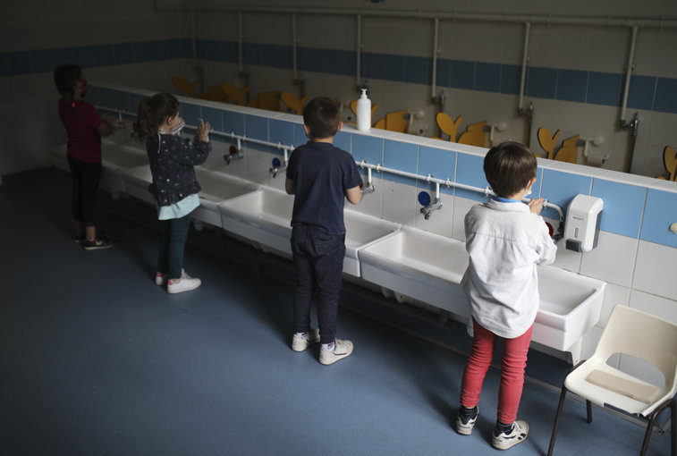 Imaginea articolului Cum începe noul an şcolar? Noul ghid transformă profesorii în paznici la uşa toaletei