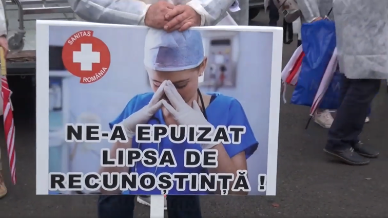 Imaginea articolului VIDEO Federaţia Sanitas a ieşit la protest în Piaţa Victoriei. Ce reproşuri aduc sindicaliştii Guvernului