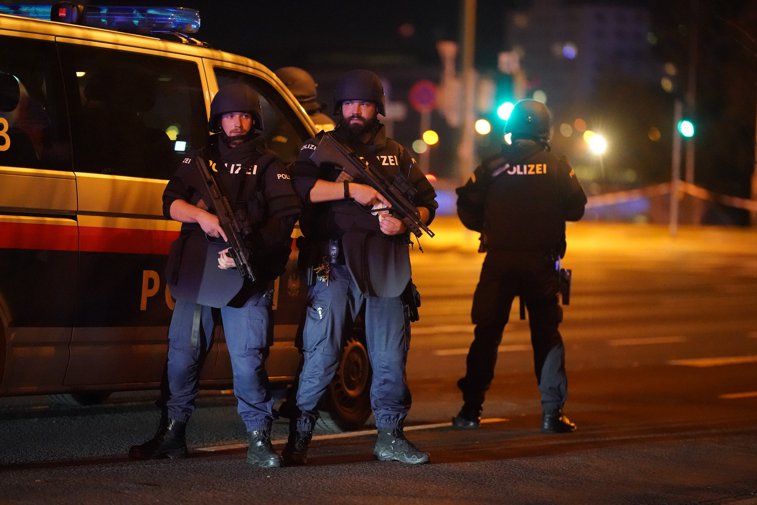Imaginea articolului  România are nivelul de alertă teroristă Albastru. Ce să faci în cazul unui atentat