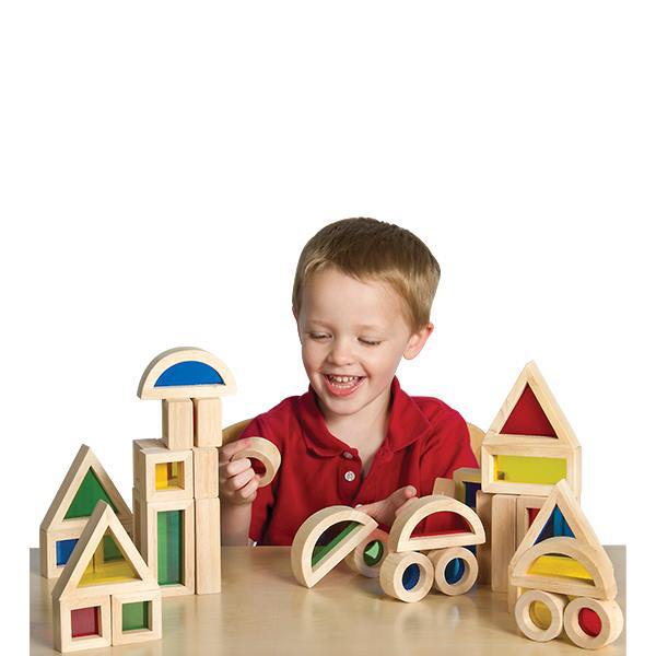 Imaginea articolului Jucăriile Montessori sunt în topul cadourilor de Crăciun. La 1 an şi 8 luni, Răzvan se dezvoltă prin jocuri educative