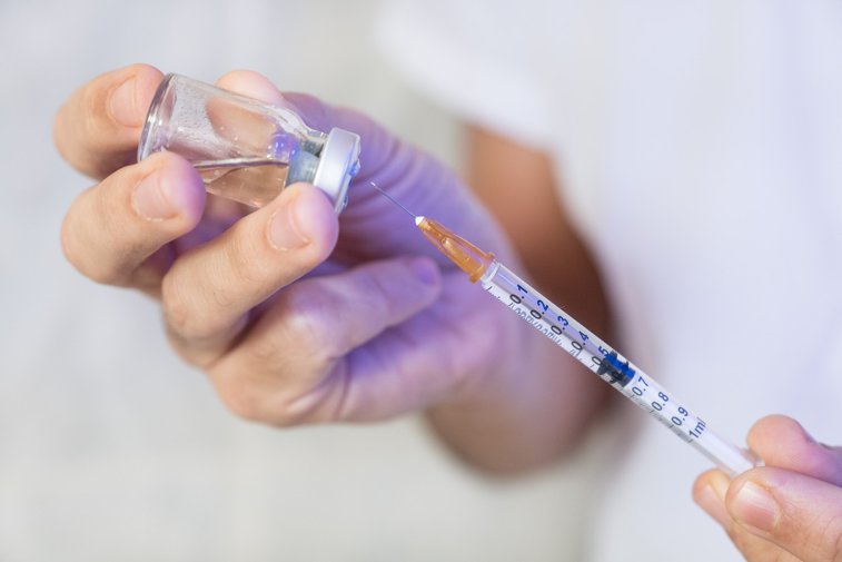 Imaginea articolului În timp ce în Marea Britanie se stă la coadă pentru vaccinare, doar jumătate dintre români vor să se imunizeze
