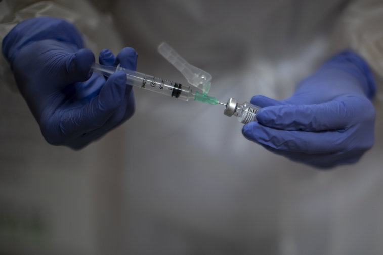 Imaginea articolului Cum este organizat centrul de vaccinare COVID-19 de la Universitatea de Medicină Veterinară din Iaşi. Rector: „Am vrut să dăm o mână de ajutor”