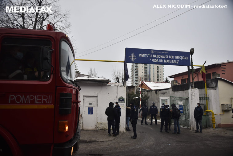 Imaginea articolului Incendiu cu verificările la zi: Directoarea de la Matei Balş spune că instalaţia electrică era schimbată în totalitate