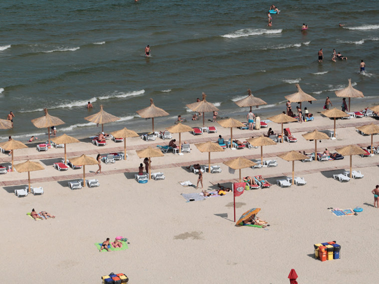 Imaginea articolului LITORAL 2021. Sezonul estival începe la 1 iulie la Mamaia Nord. Şezlongurile, beach-barurile şi baldachinele vor lipsi de pe plajă