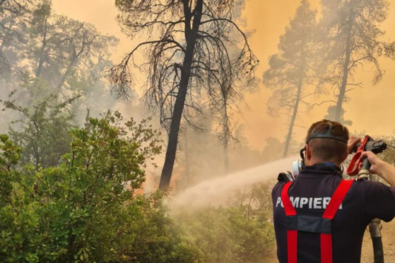 Imaginea articolului Cei 142 de pompieri români, plecaţi să ajute la stingerea incendiilor de vegetaţie, au ajuns cu bine în Grecia
