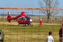 Imaginea articolului Un elicopter SMURD a întrerupt un meci de fotbal: a preluat un rănit într-un accident