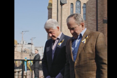 Imaginea articolului VIDEO Bill Clinton şi George W. Bush, la o biserică ucraineană din Chicago, din solidaritate cu Ucraina
