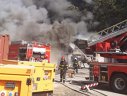 Imaginea articolului Incendiu de proporţii într-o hală din Timişoara. La faţa locului se află zeci de pompieri