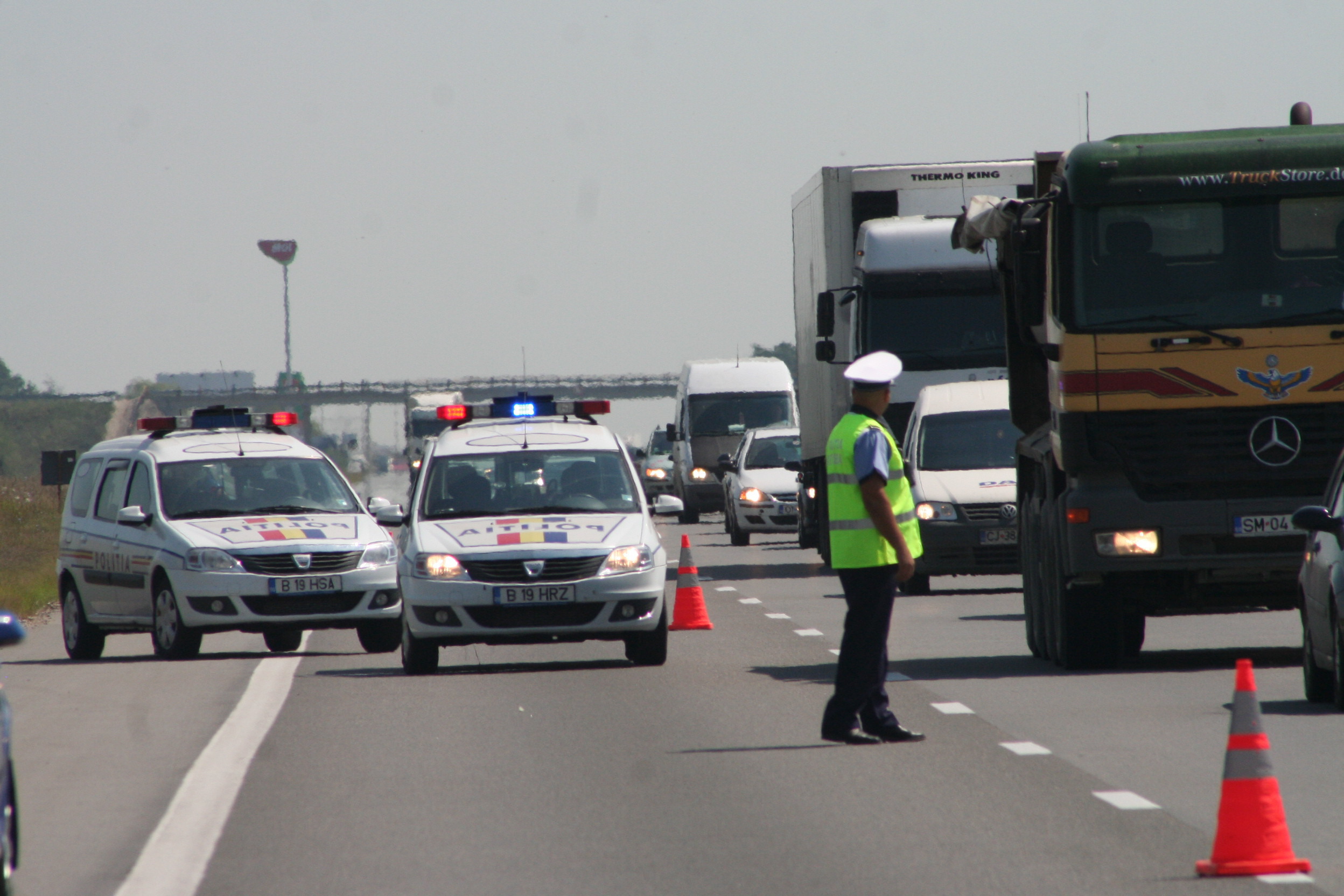 Restricţii de trafic pe mai multe artere din România din cauza unor accidente rutiere