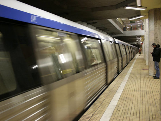 Imaginea articolului Un călător a căzut pe şine, în staţia de metrou Piaţa Unirii 1