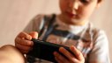 Imaginea articolului Smartphone-ul la vârste mici: este sau nu nociv pentru dezvoltarea copiilor? 
