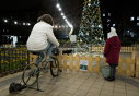 Imaginea articolului Un brad de Crăciun din Budapesta, alimentat de locuitorii care pedalează pe o bicicletă