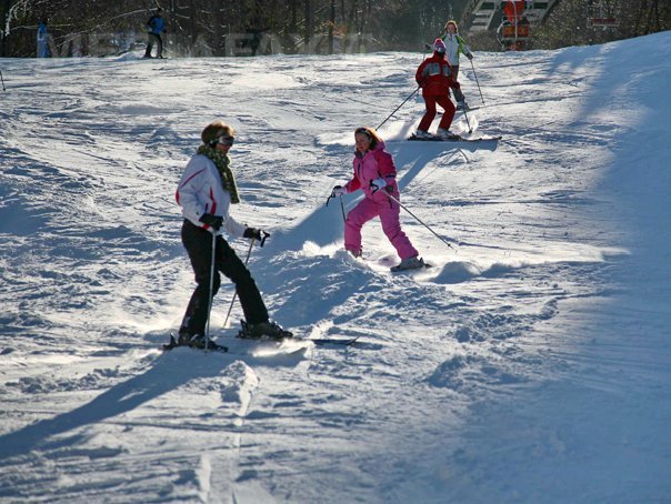 Imaginea articolului România are 218 pârtii de schi care însumează 189 km, cât o singură staţiune din Franţa sau Elveţia
