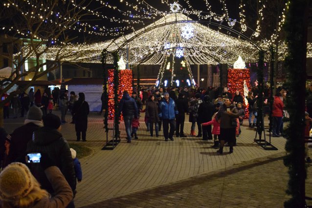 Târgul de Crăciun din Călăraşi a fost evacuat din cauza unei alarme cu bombă|EpicNews