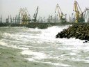 Imaginea articolului Manevre oprite din cauza vântului puternic în porturile Constanţa Nord, Constanţa Sud şi Midia