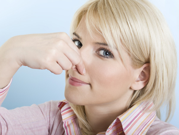 Imaginea articolului Persoanele uşor dezgustate de mirosuri sunt mai predispuse la distanţare socială - studiu