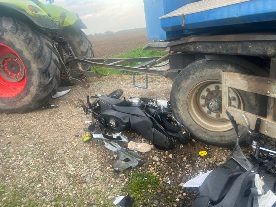 Image of the article Two motorcyclists injured in Prahova, after they collided with a tractor