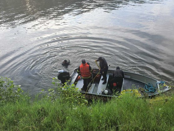 Image of the article One of the 4 missing after a boat with 12 people overturned in Mures has been found