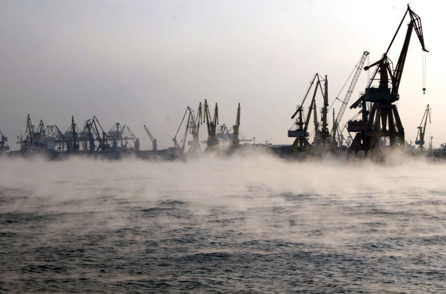 Manevrele au fost suspendate în toate porturile de la Marea Neagră. Circulaţie în condiţii de iarnă|EpicNews