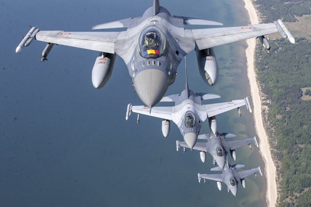 Patru avioane germane Eurofighter susţin misiunea de poliţie aeriană a NATO în România|EpicNews