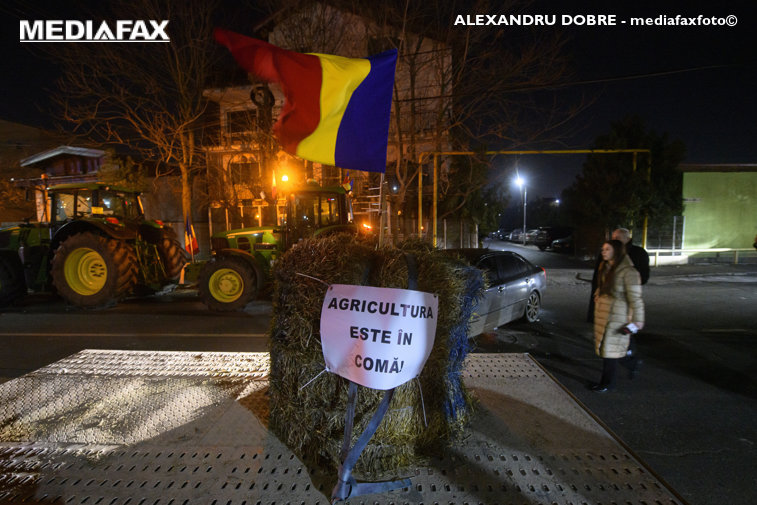 Imaginea articolului Transportatorii şi fermierii au forţat intrarea în Bucureşti în încercarea de a ajunge la Guverm. Jandarmii i-au oprit în zona Chiajna