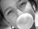 Imaginea articolului De ce guma de mestecat şi dulciurile umflă burta. De vină este un îndulcitor