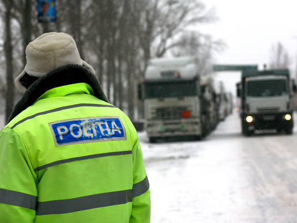 Imaginea articolului Trafic restricţionat pentru camioane din cauza ninsorii abundente, între Predeal şi Râşnov