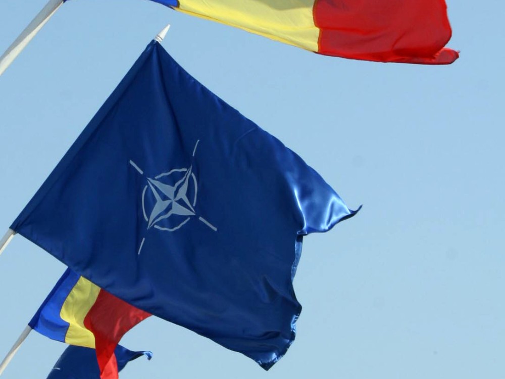 România marchează astăzi 20 de ani de la intrarea în NATO în vremuri de ameninţări ruseşti. Mesajele autorităţilor