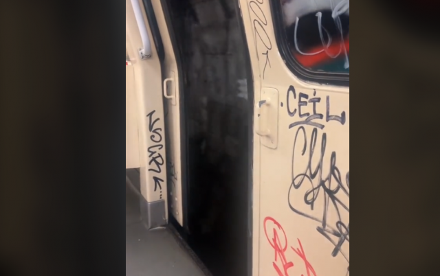 Imaginea articolului Anchetă la Metrorex după ce un metrou a circulat cu uşile deschise