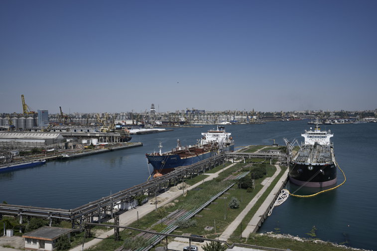 Imaginea articolului Ambarcaţiune plutind în derivă, adusă în Portul Constanţa