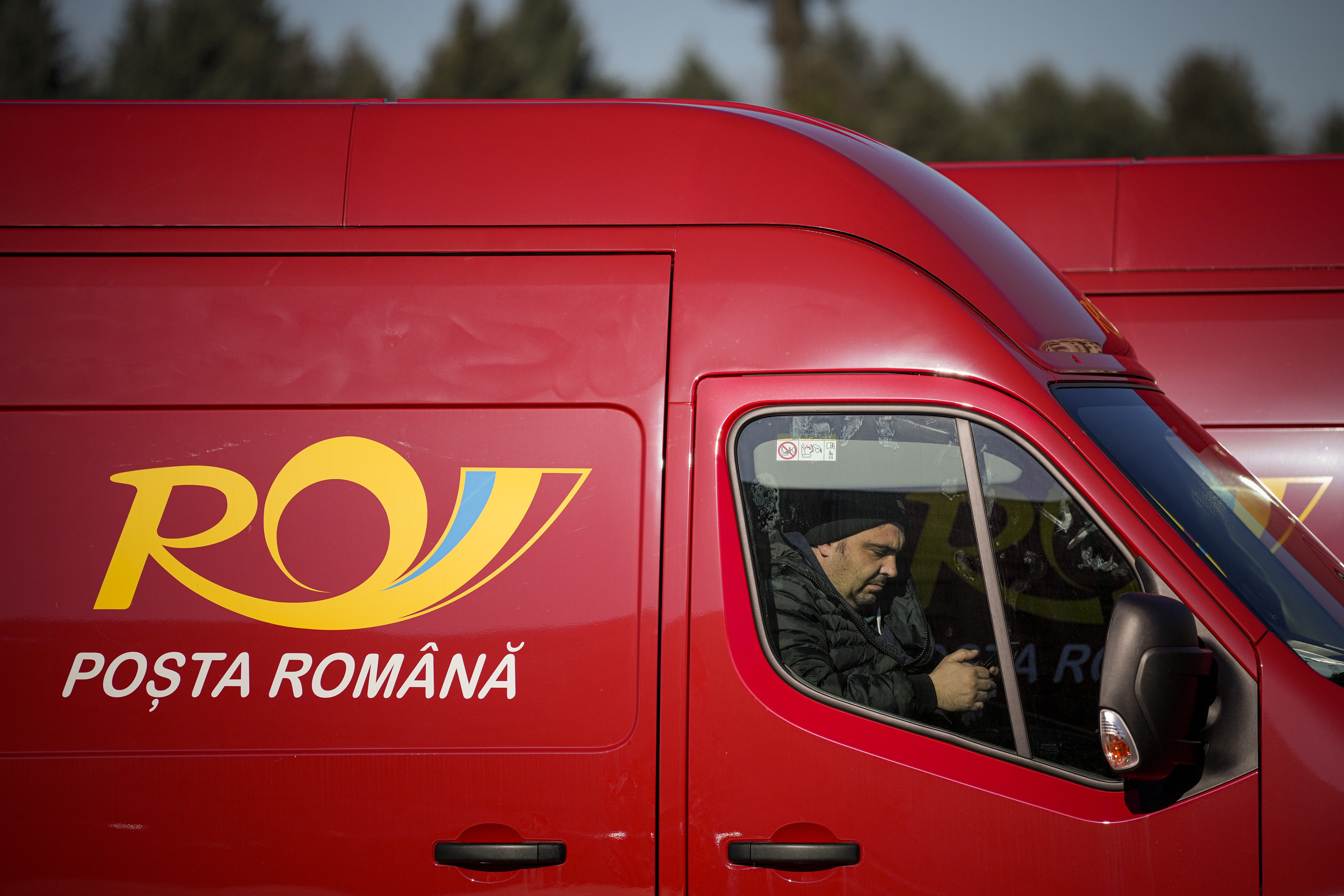 Veşti bune pentru milioane de români. Poşta Română a început sâmbătă distribuirea în avans a pensiilor aferente (...)