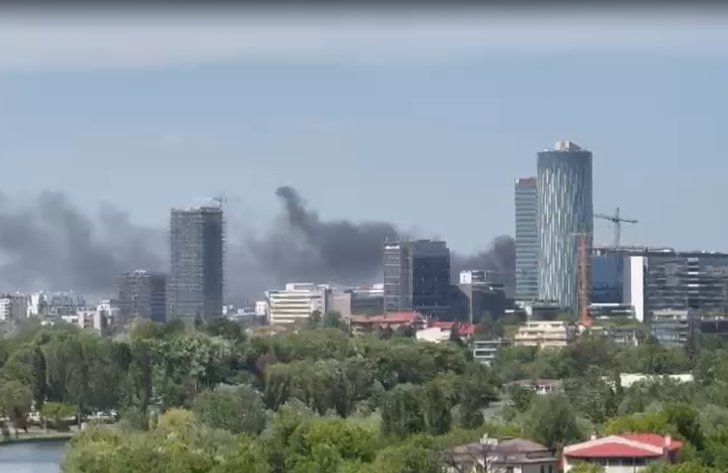Incendiu în Nordul Bucureştiului. Au fost alertate opt autospeciale de stingere