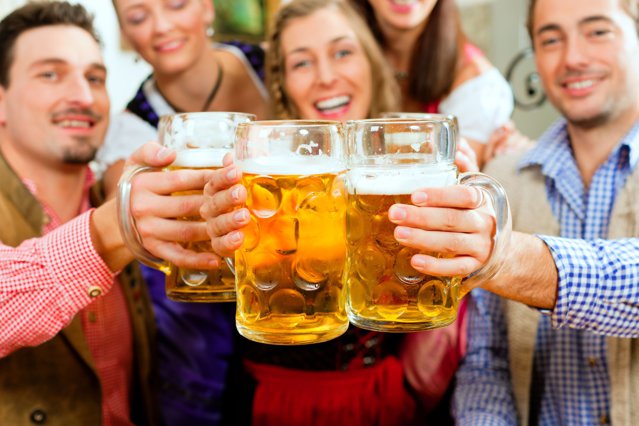 Alcoolul, boală grea. Cei care beau adesea până la leşin, mai predispuşi la Alzheimer|EpicNews