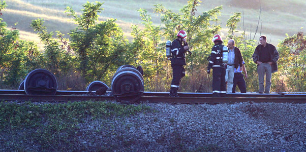Un tren încărcat cu produse petroliere a deraiat în judeţul Cluj 