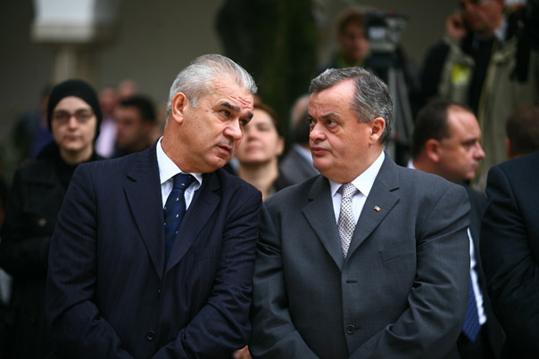 Anghel Iordănescu şi Neculai Onţanu (Imagine: Octav Ganea/Mediafax Foto)