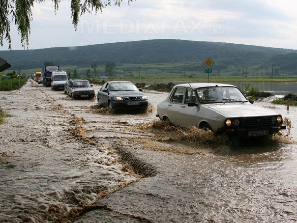Imaginea articolului Zeci de persoane evacuate din cauza inundaţiilor în judeţul Alba