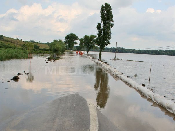 Imaginea articolului Cota de inundaţie pe râul Prut, depăşită la intrarea în ţară
