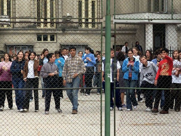 Imaginea articolului Anchetă la Hunedoara după ce mai mulţi elevi au participat la o acţiune electorală a PDL