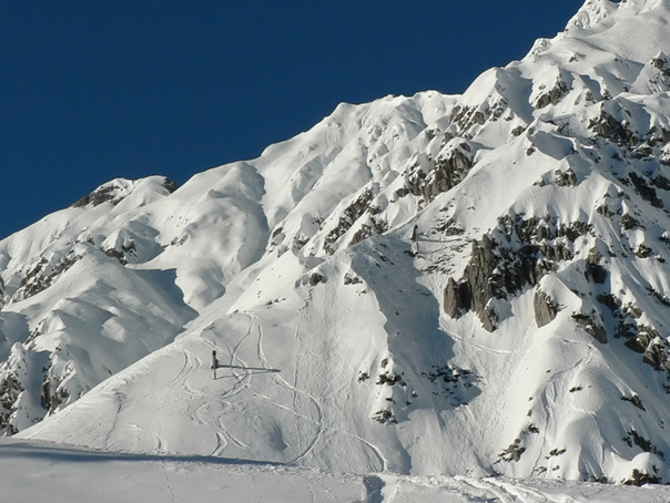 Imaginea articolului Pericol de avalanşe în masivele Vâlcan, Parâng şi Retezat