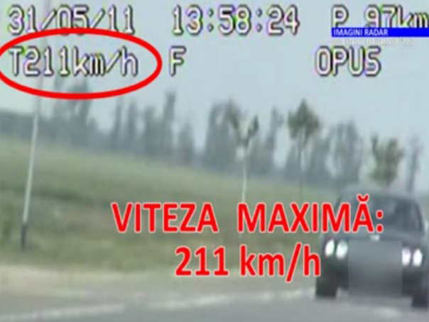 Imaginea articolului Şoferiţă la volanul unui Bentley, prinsă conducând cu 211 kilometri la oră - VIDEO