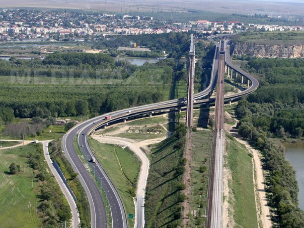 Imaginea articolului Taxe reduse pentru podurile peste Dunăre de la Feteşti-Cernavodă şi Giurgeni-Vadul Oii