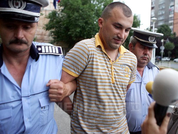 Imaginea articolului Fiul cel mic al primarului din Deta Călin Roman şi alte trei persoane, arestaţi preventiv