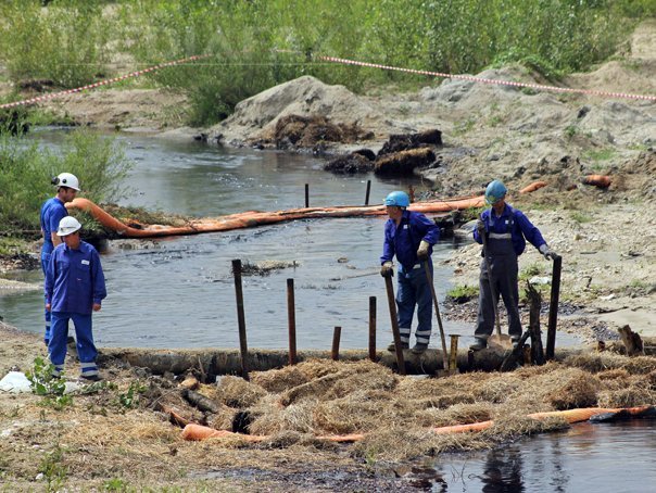 Imaginea articolului OMV Petrom, amendat cu 100.000 de lei pentru poluarea de pe râul Cotmeana