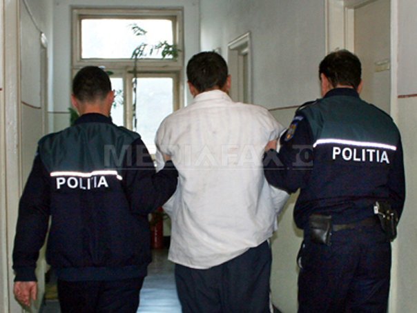 Imaginea articolului Cinci persoane suspectate de agresiuni, audiate în urma unor percheziţii în Capitală