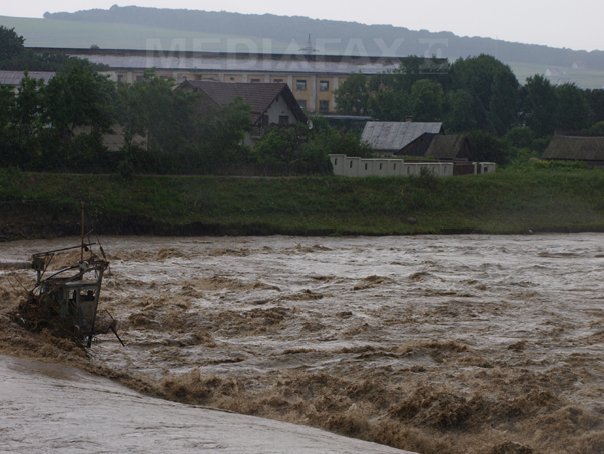Imaginea articolului COD PORTOCALIU de inundaţii pe râurile Prahova şi Bârlad