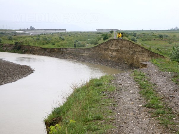 Imaginea articolului Inundaţii şi alunecări de teren în 13 localităţi din Buzău