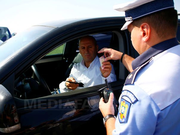 Imaginea articolului Şoferi cercetaţi penal fiindcă au blocat un drum naţional după ce le-au fost reţinute permisele de conducere