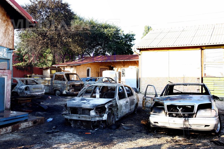 Imaginea articolului Şase maşini, distruse într-un incendiu puternic izbucnit la un service, în Buzău - FOTO