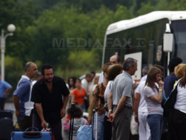 Imaginea articolului REFERENDUM 2012: Turişti portughezi, aflaţi în autocare, confundaţi cu votanţi ce ar face turism electoral