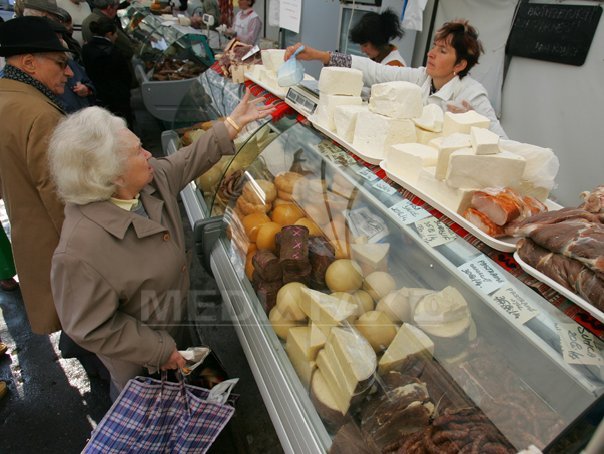 Imaginea articolului Peste 380 de kilograme de carne şi brânzeturi, confiscate dintr-o piaţă din sectorul 2 al Capitalei
